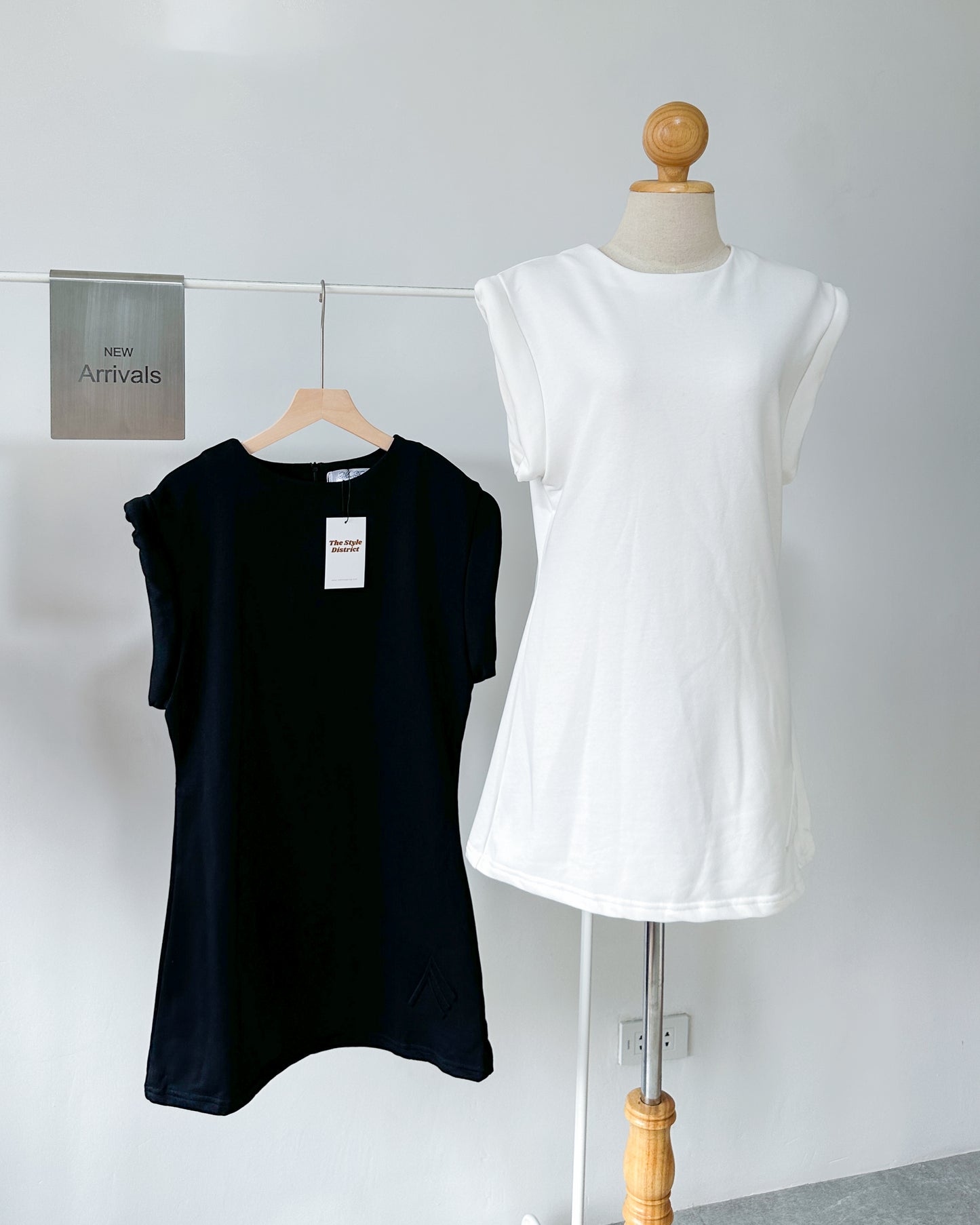 Ysa Classic Sleeveless Shift Dress